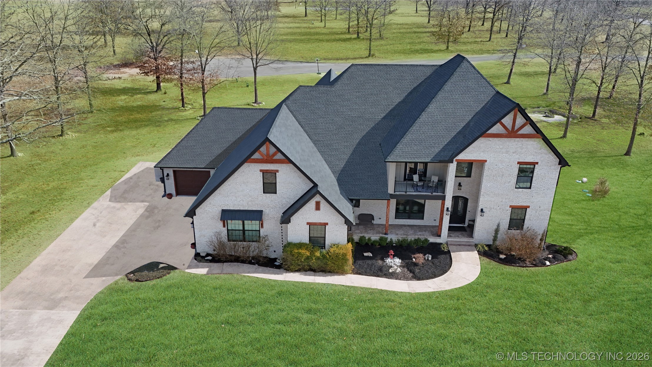 982 Edgewater Boulevard Property Photo 1