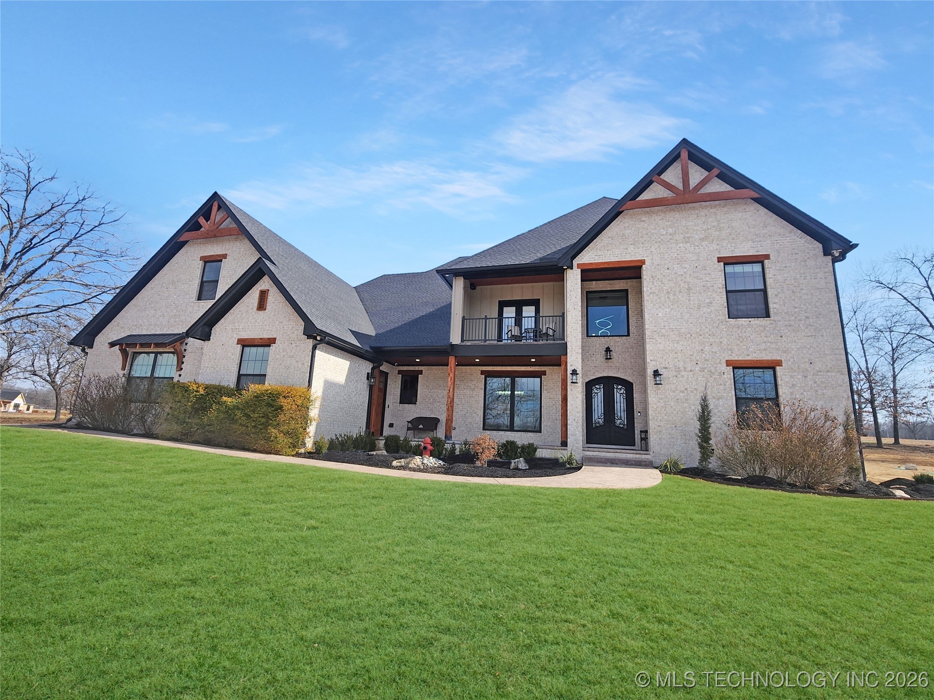 982 Edgewater Boulevard Property Photo 2