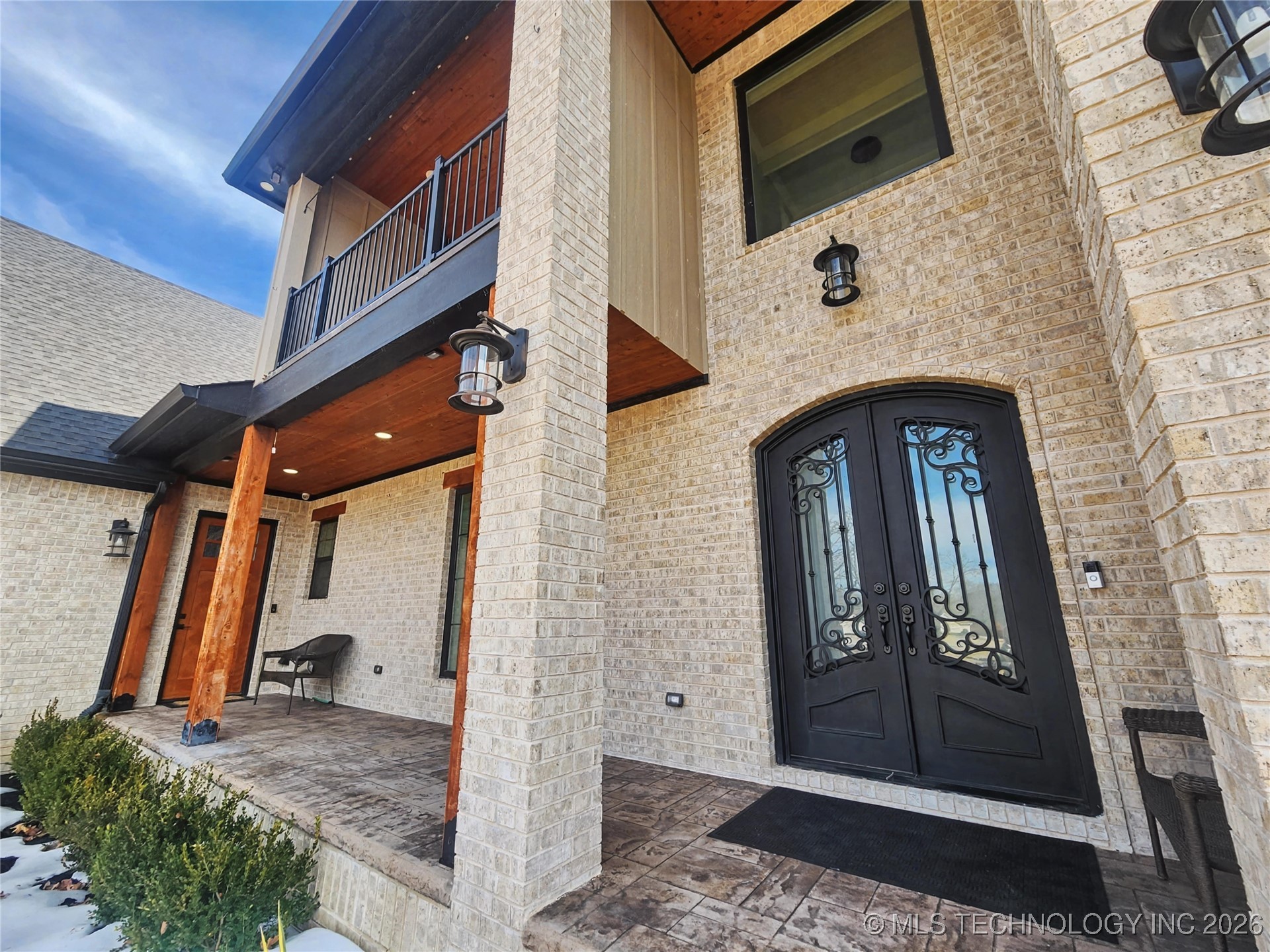 982 Edgewater Boulevard Property Photo 3