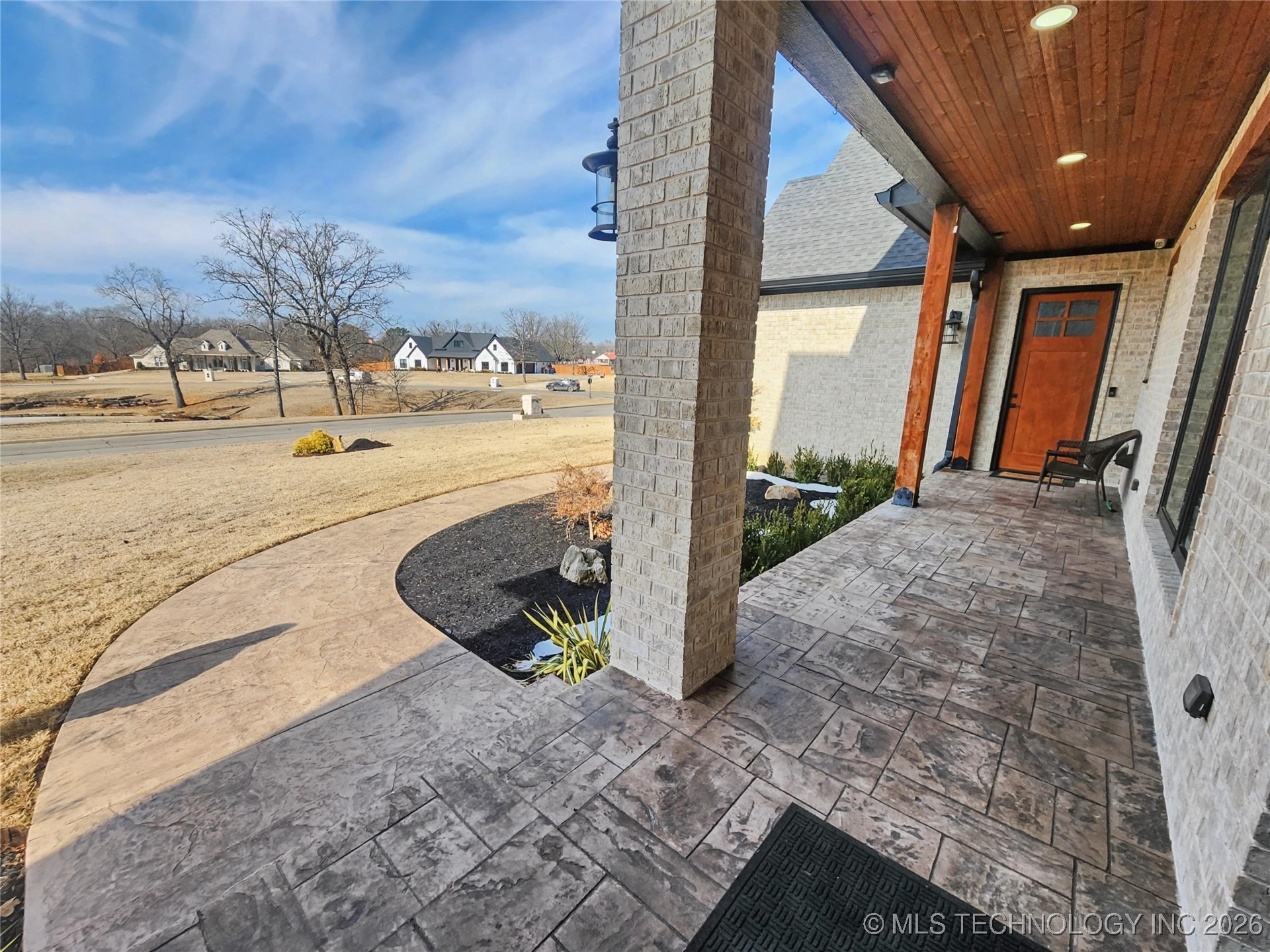 982 Edgewater Boulevard Property Photo 4