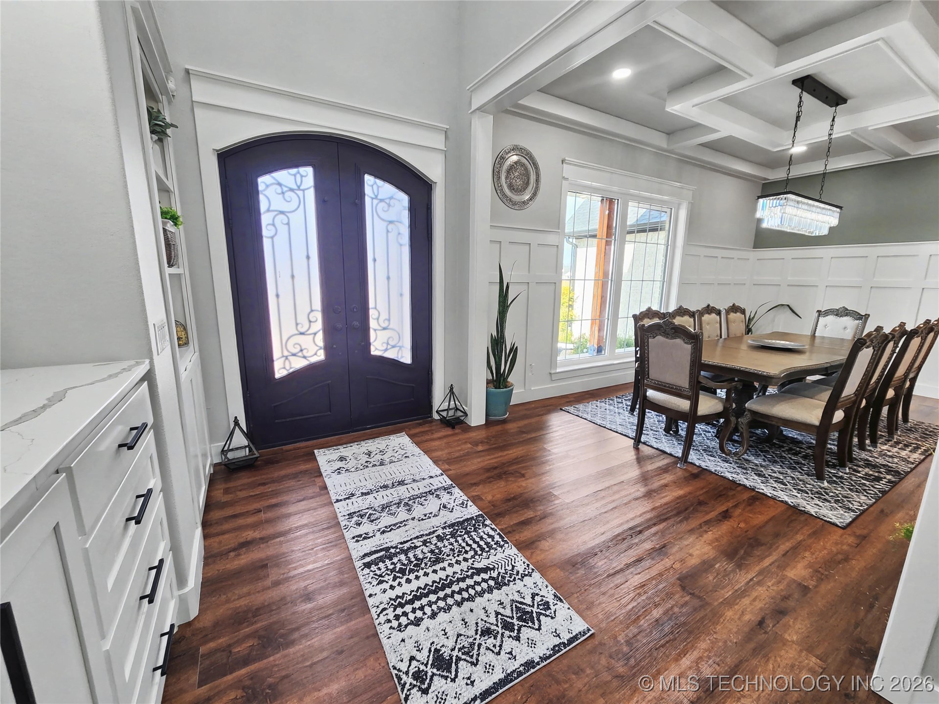 982 Edgewater Boulevard Property Photo 7