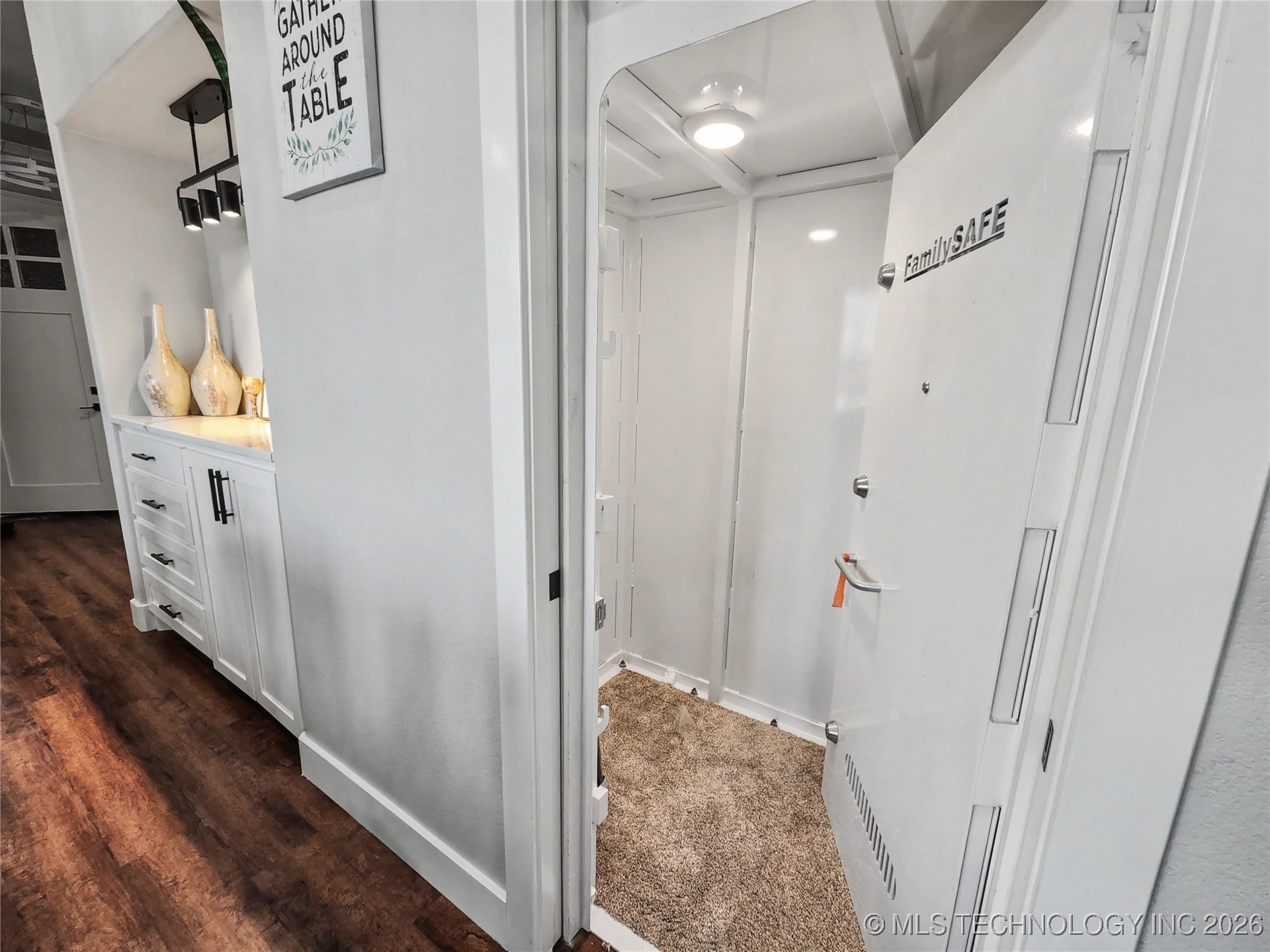 982 Edgewater Boulevard Property Photo 18