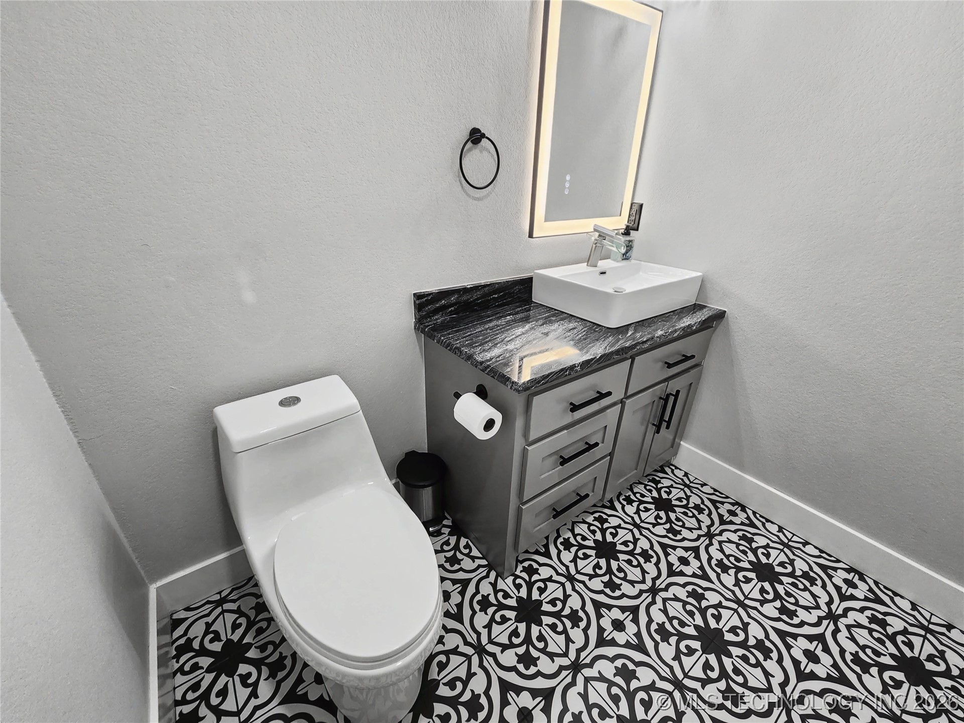 982 Edgewater Boulevard Property Photo 45