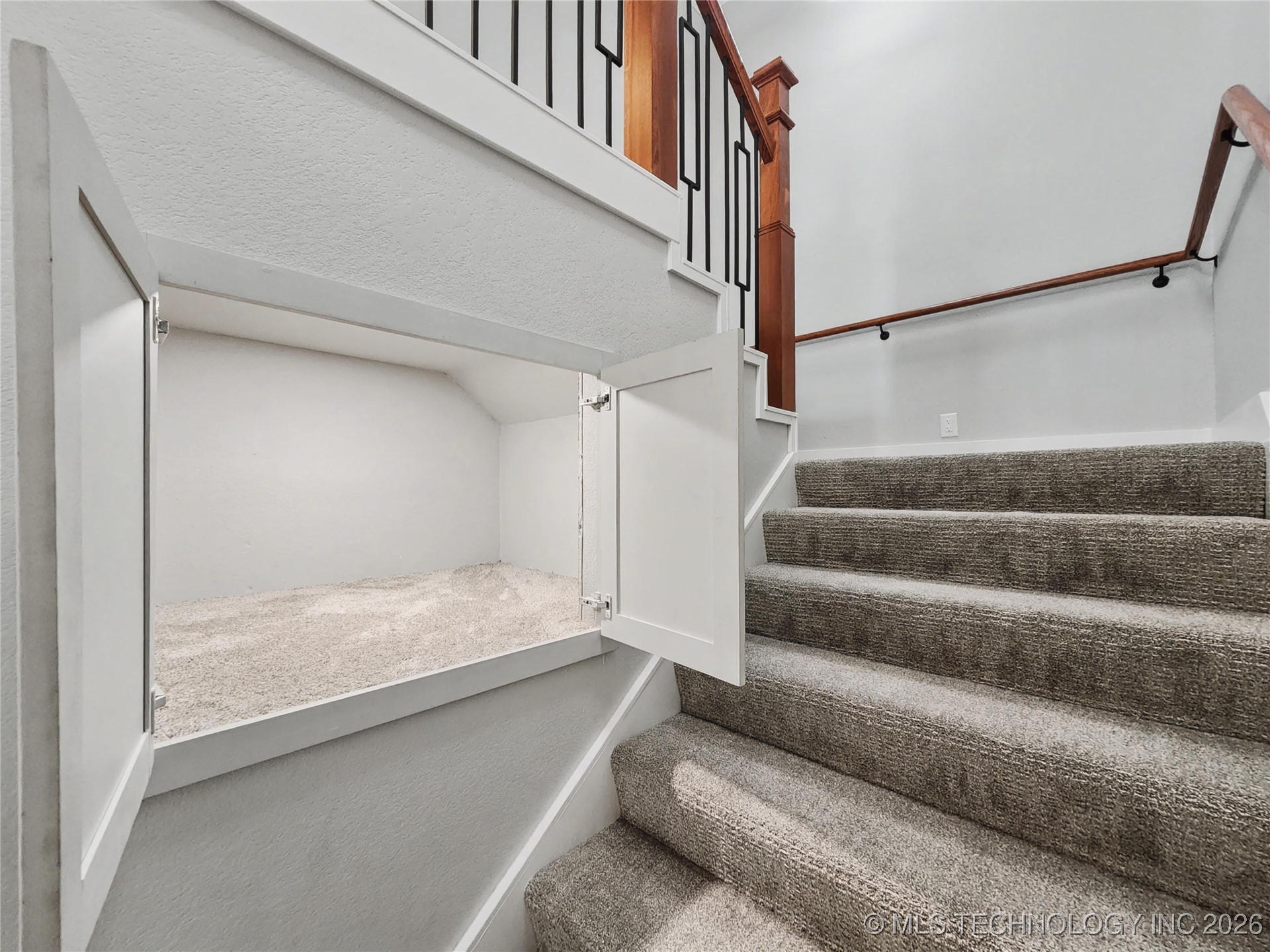 982 Edgewater Boulevard Property Photo 57