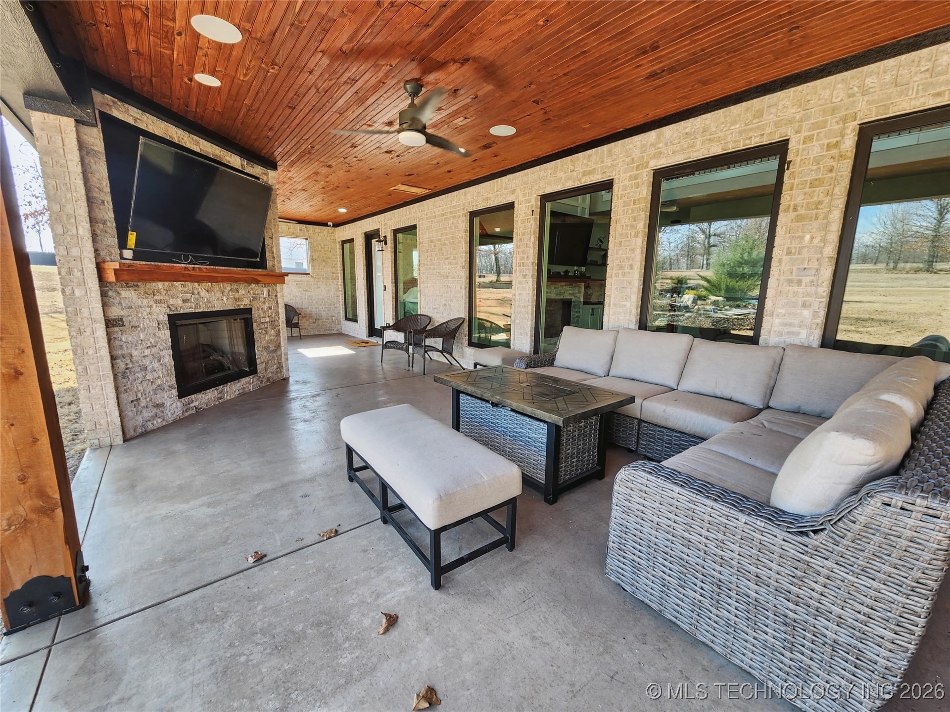 982 Edgewater Boulevard Property Photo 90