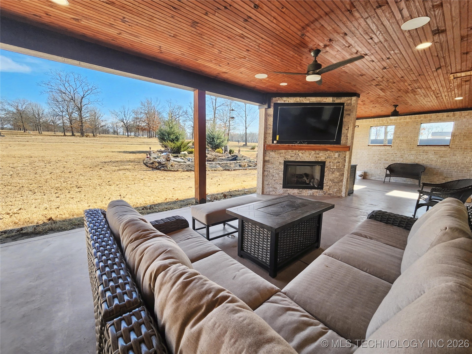 982 Edgewater Boulevard Property Photo 91