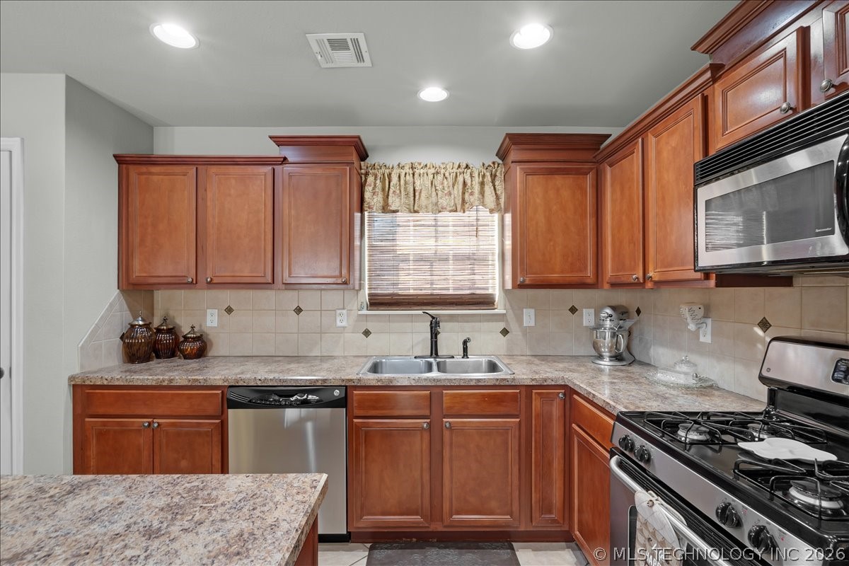 4917 S 190th East Avenue Property Photo 10