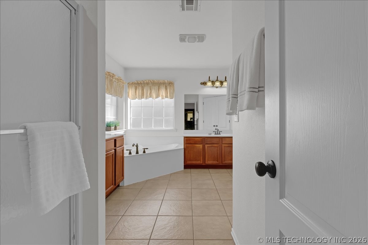 4917 S 190th East Avenue Property Photo 16