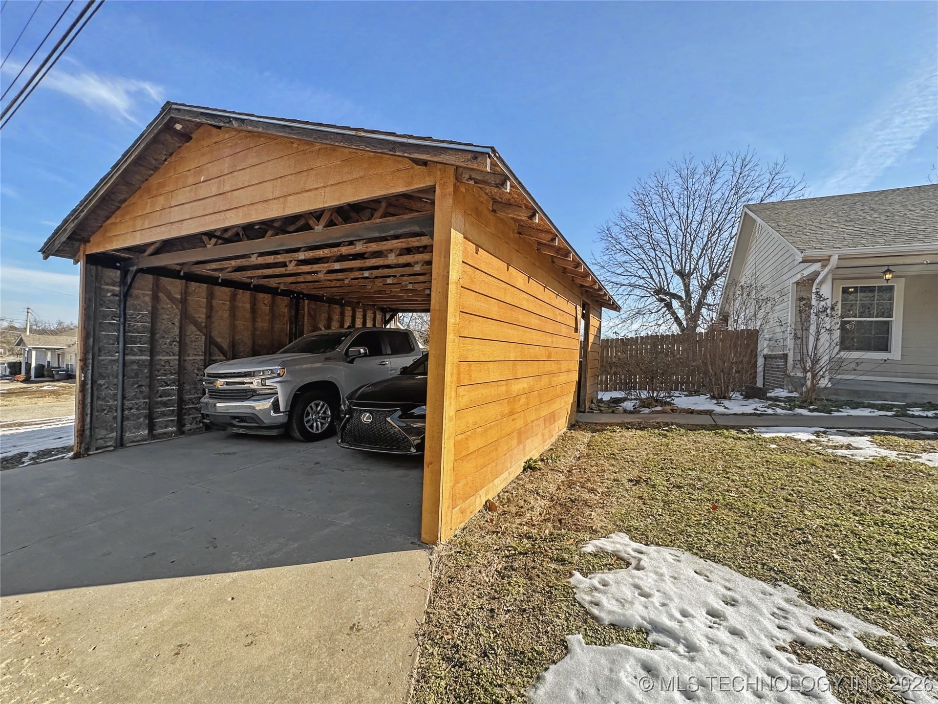 305 S Moccasin Avenue Property Photo 4