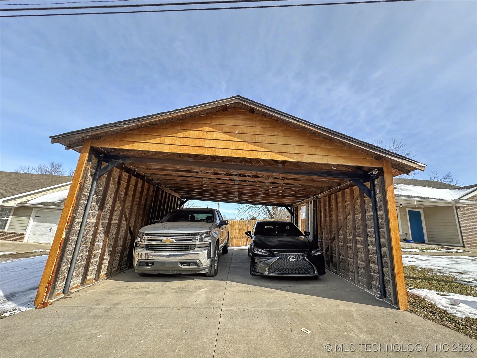 305 S Moccasin Avenue Property Photo 6