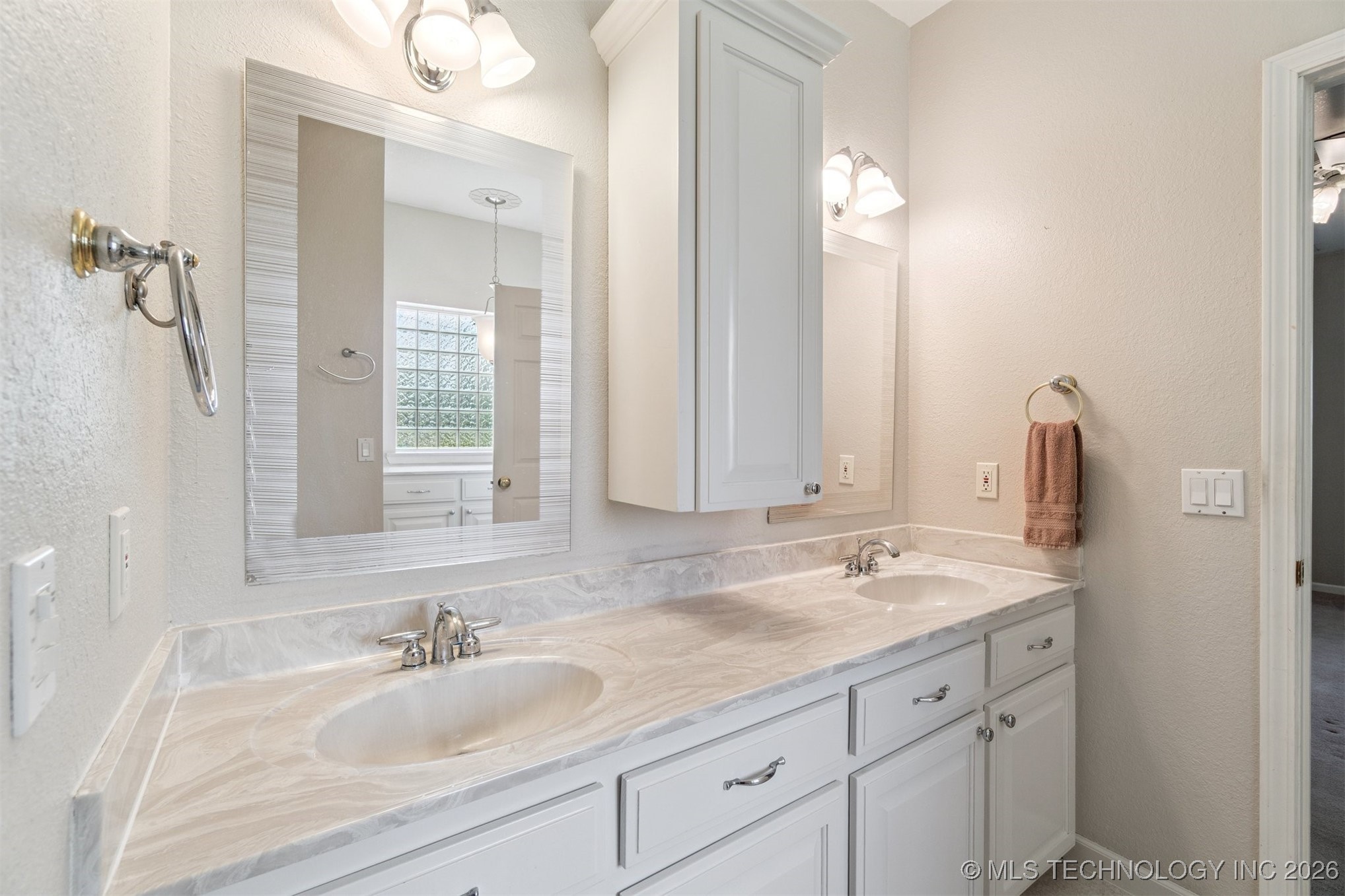 1701 N Skinner Avenue Property Photo 34