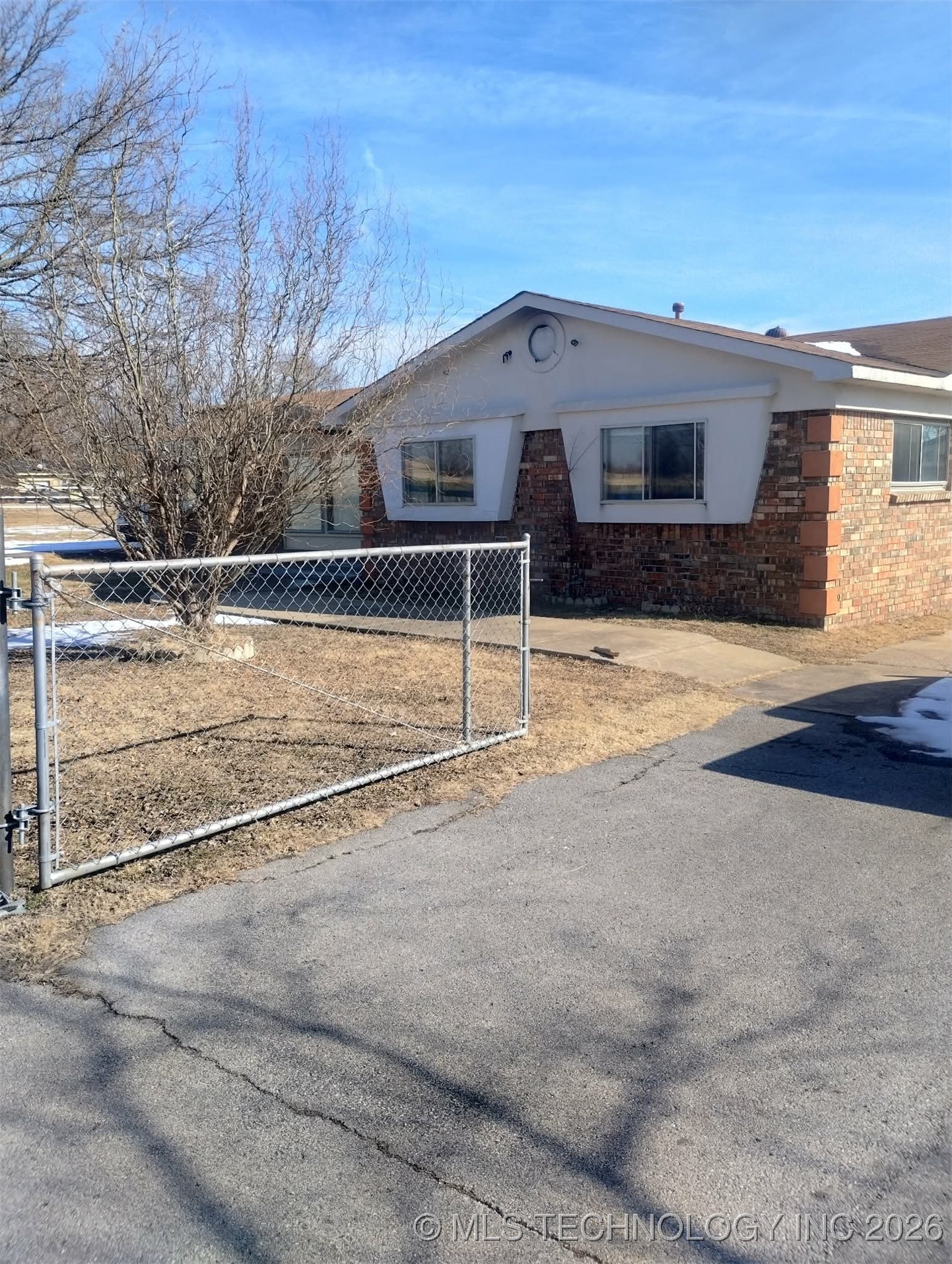 1035 N 89th East Avenue Property Photo 3