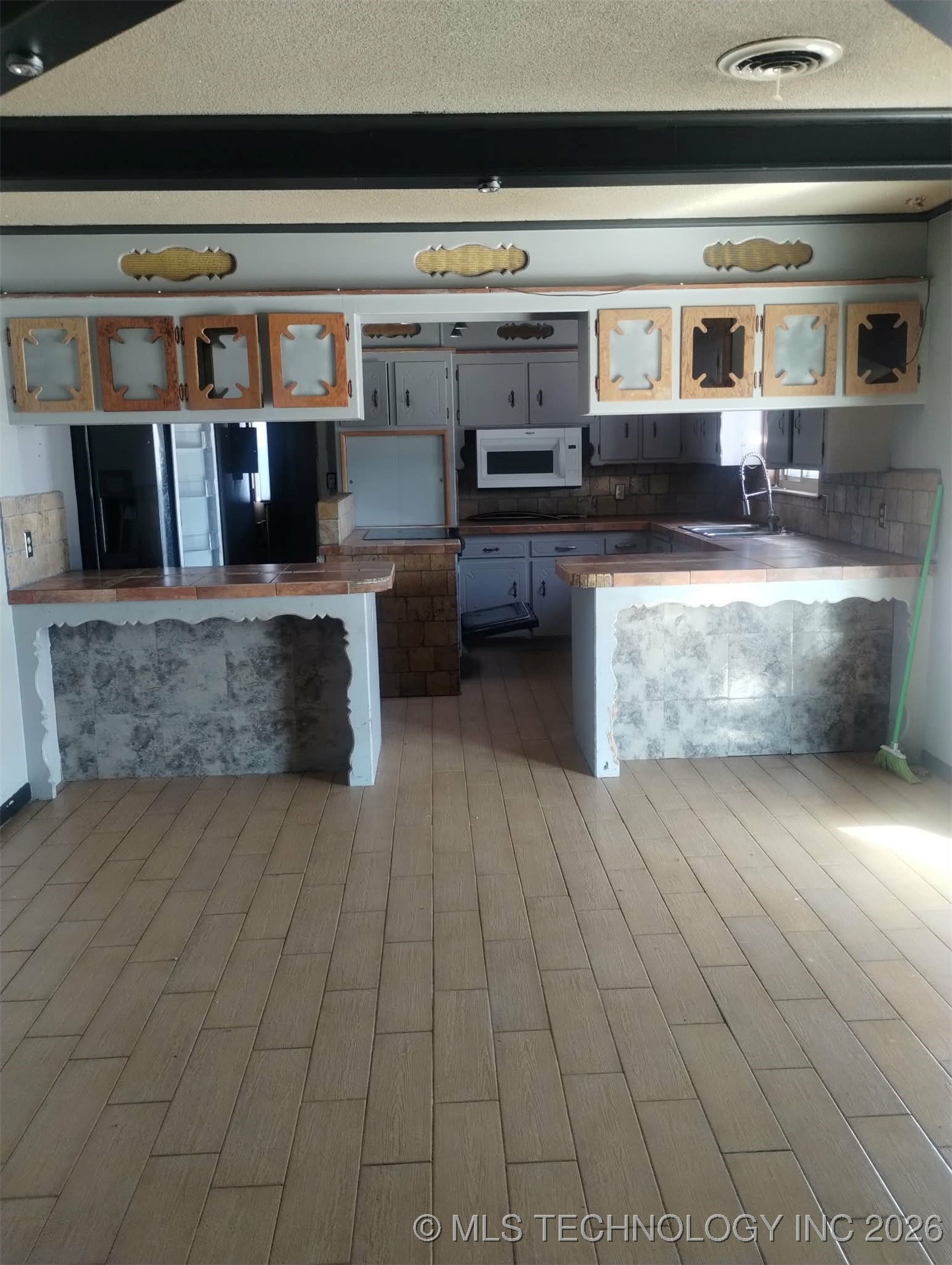 1035 N 89th East Avenue Property Photo 8