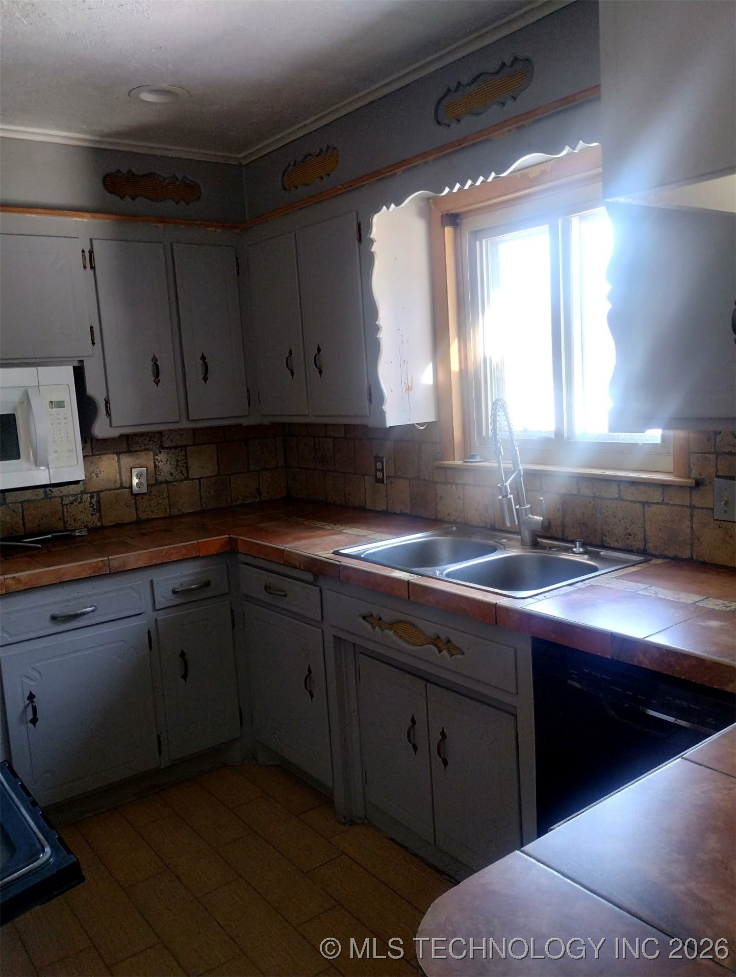 1035 N 89th East Avenue Property Photo 9