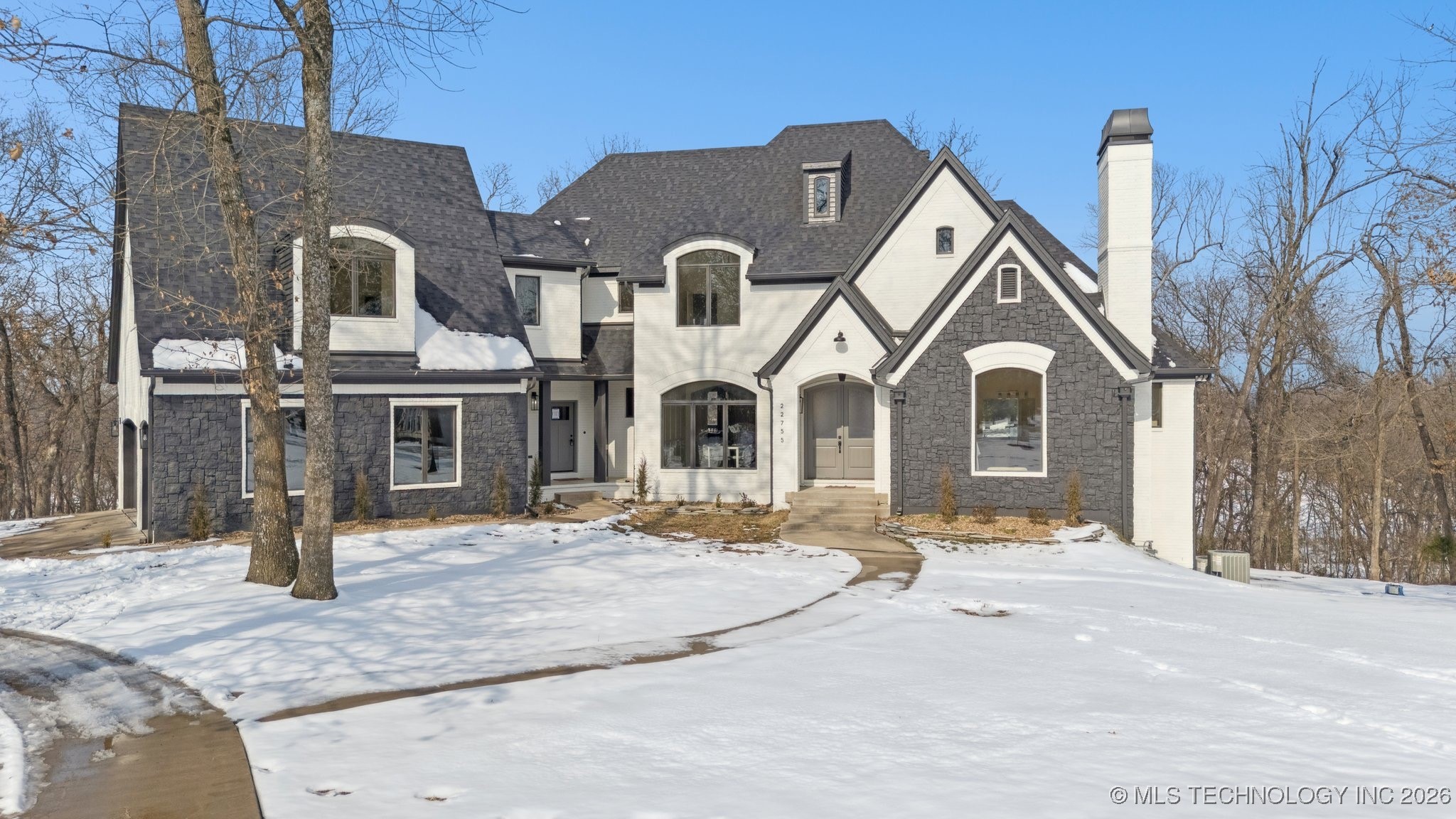 22755 Woodridge Drive Property Photo 2