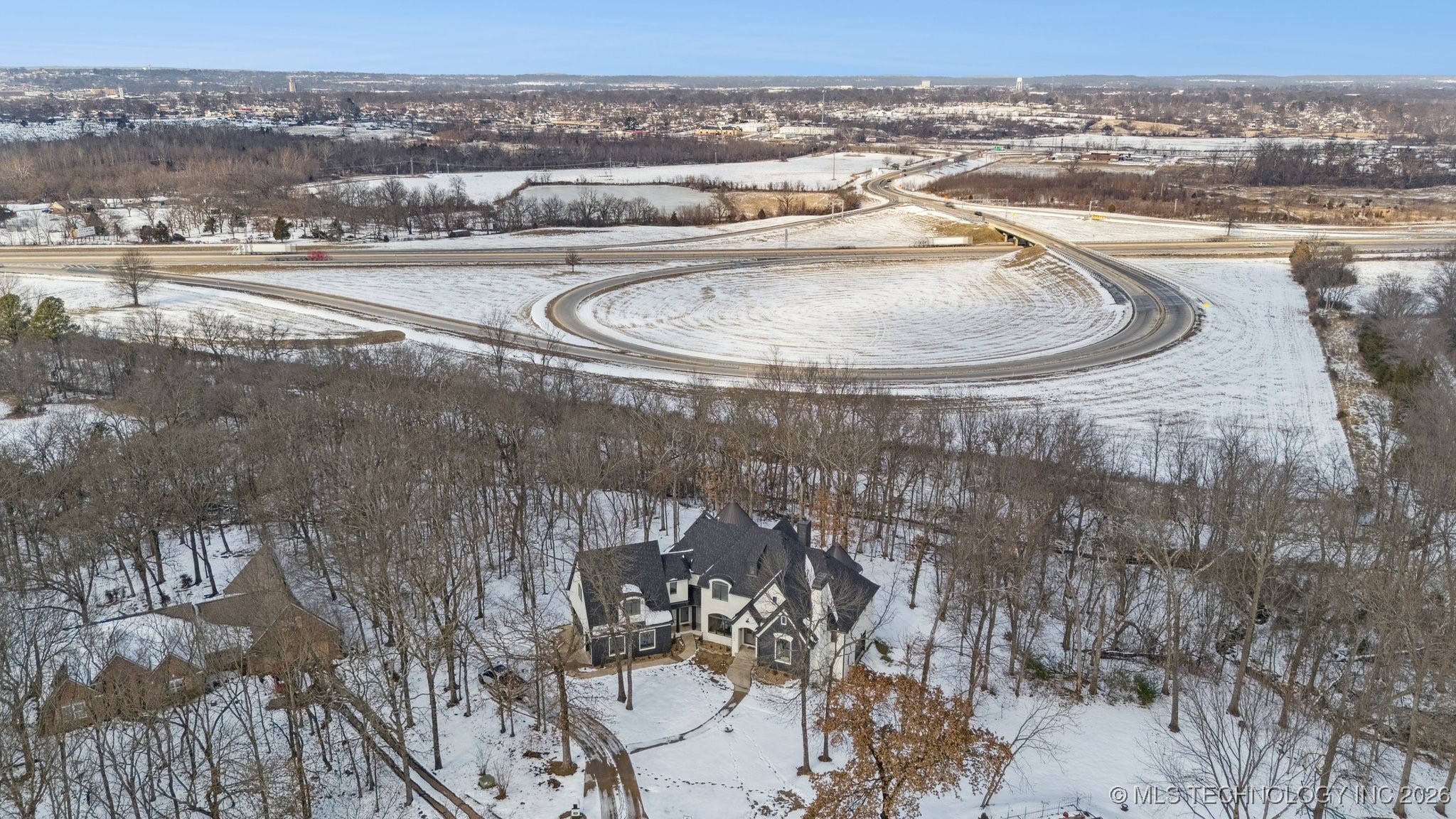 22755 Woodridge Drive Property Photo 9