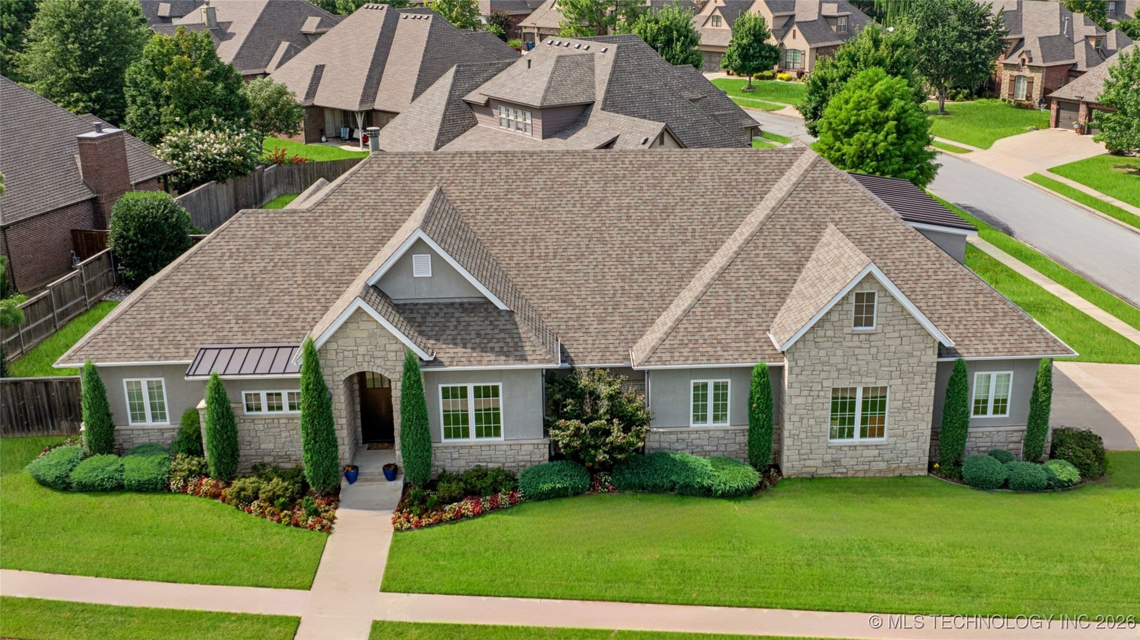 644 W 77th Place Property Photo 2