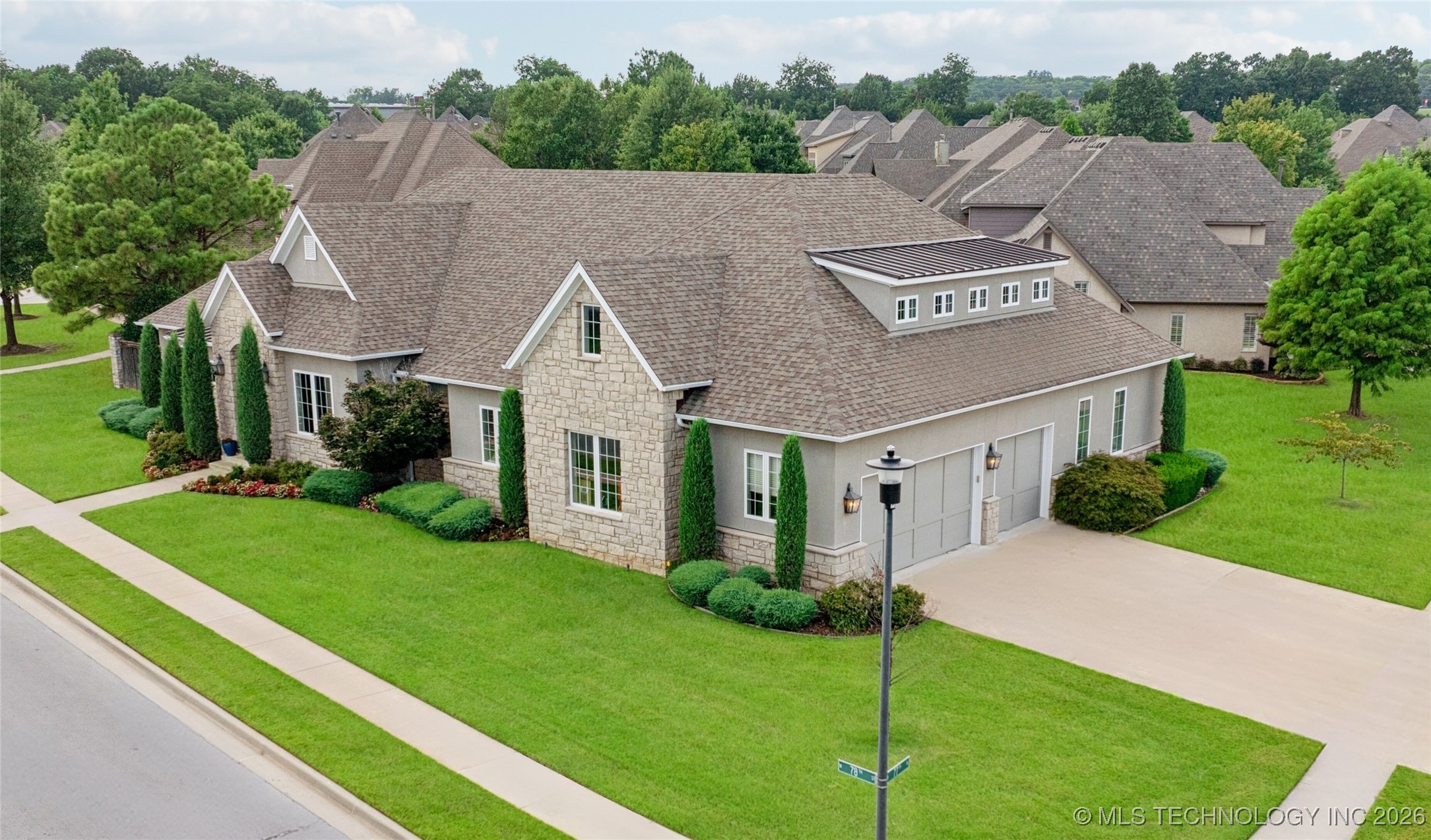 644 W 77th Place Property Photo 3