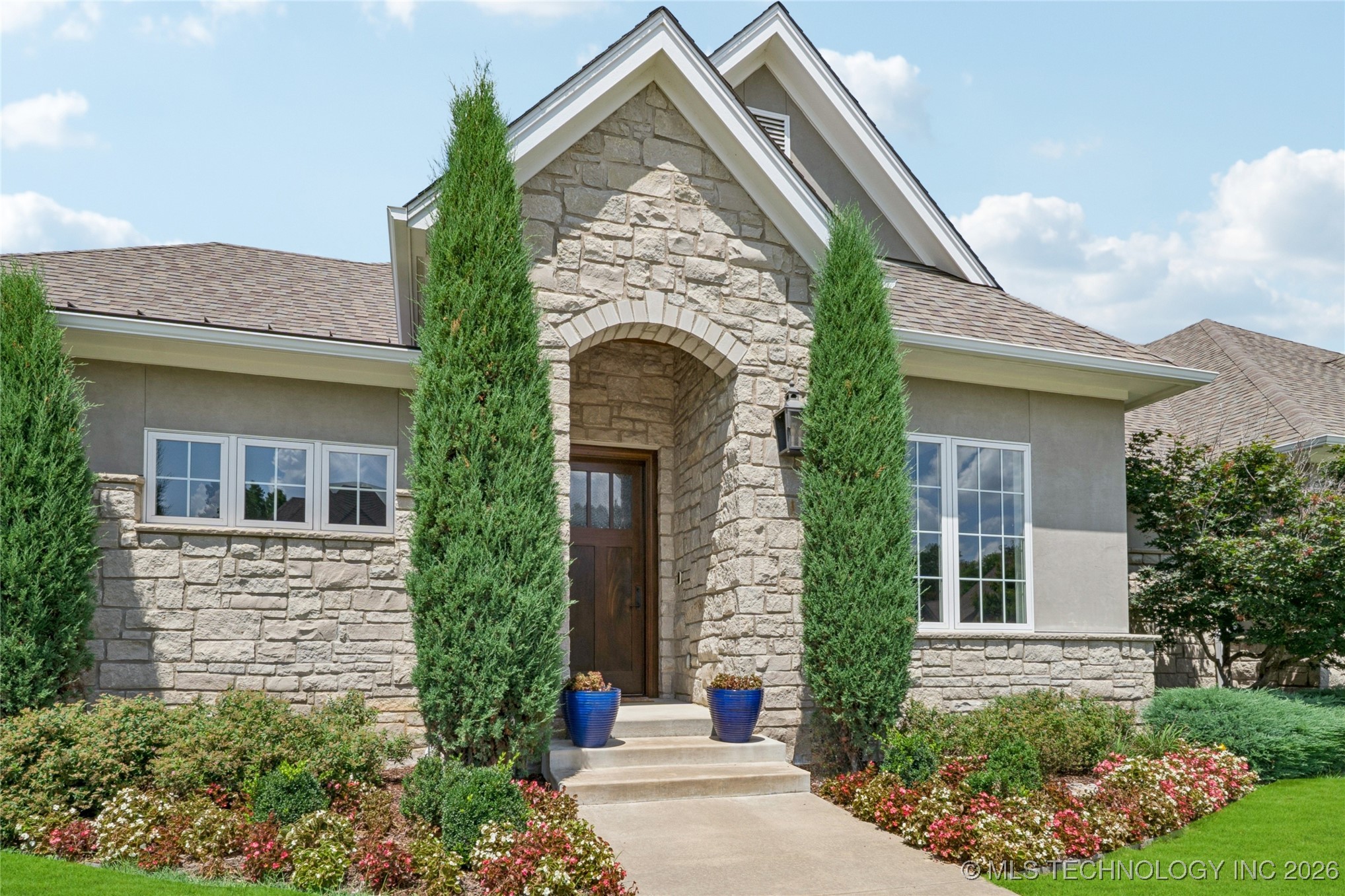 644 W 77th Place Property Photo 5