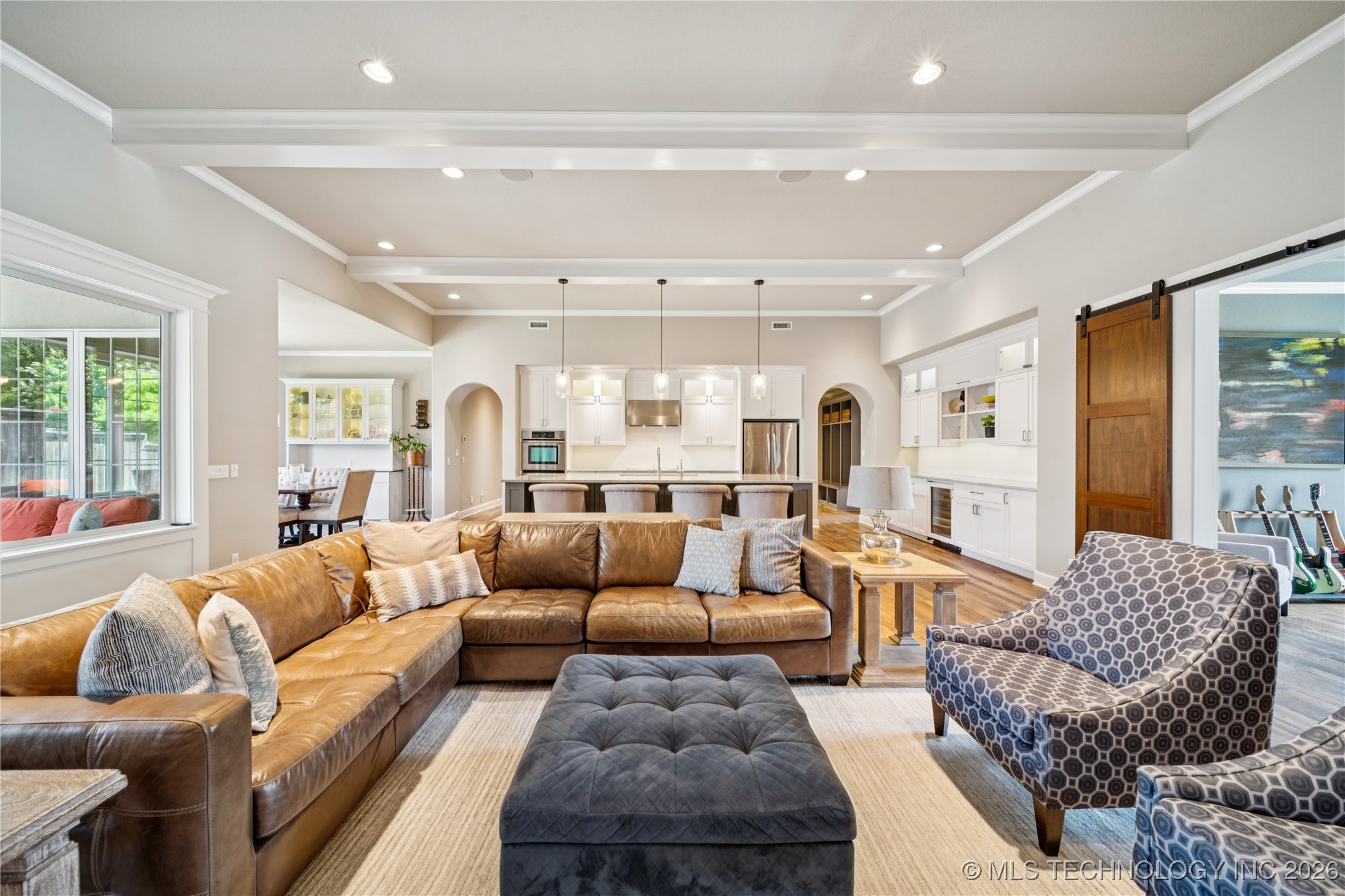 644 W 77th Place Property Photo 9