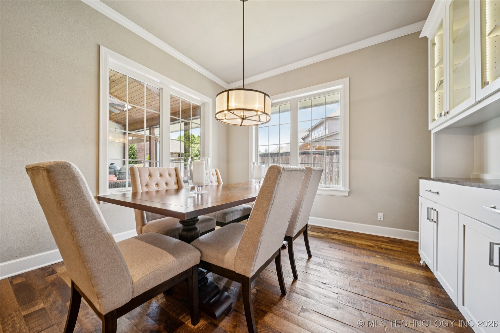 644 W 77th Place Property Photo 23