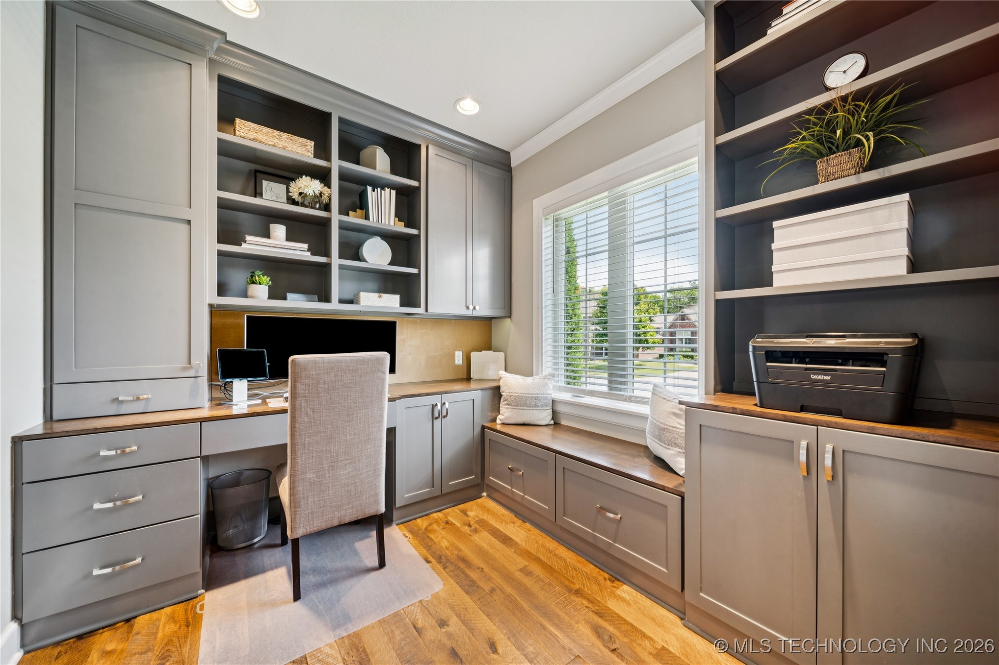 644 W 77th Place Property Photo 25