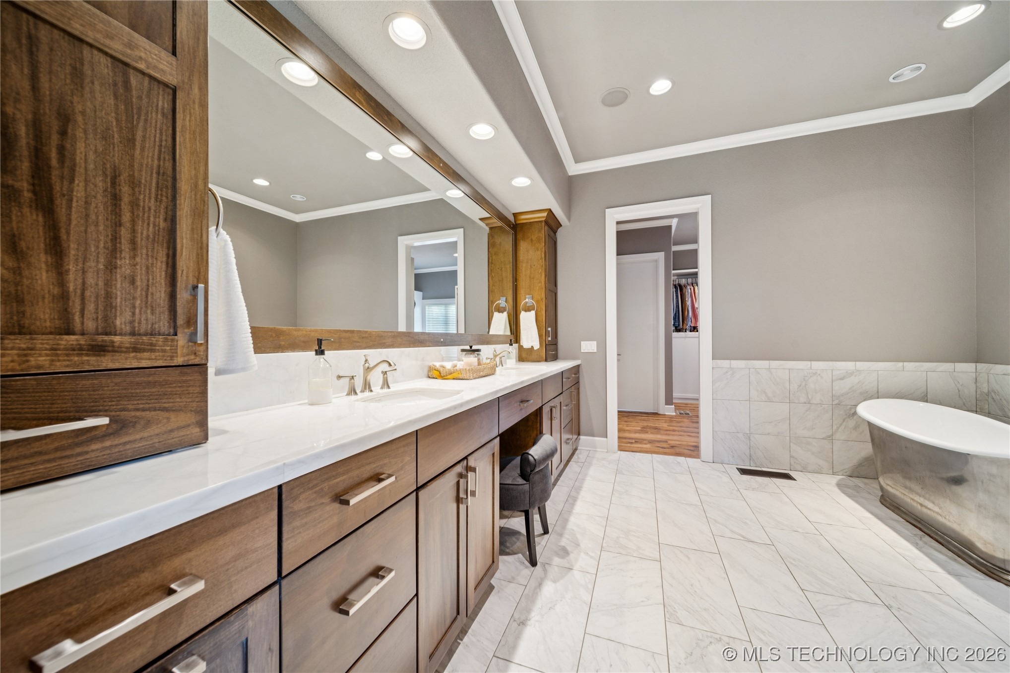 644 W 77th Place Property Photo 28