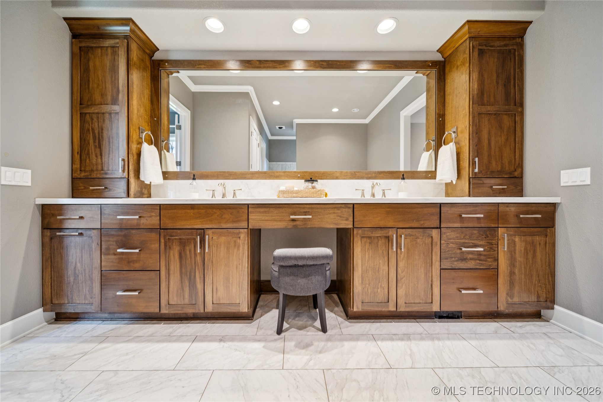 644 W 77th Place Property Photo 29