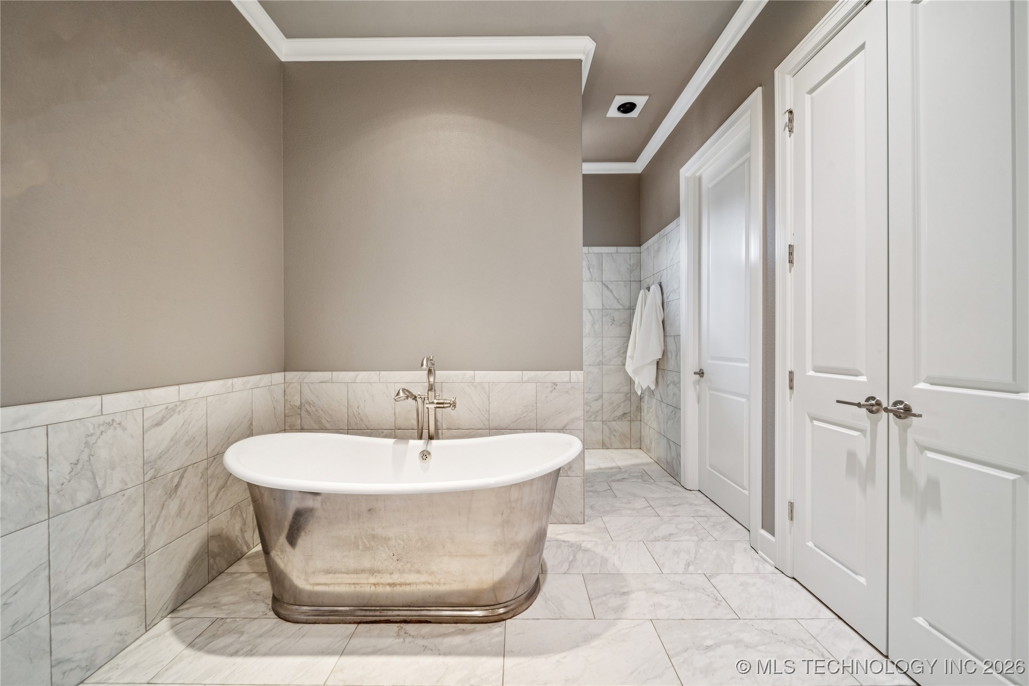 644 W 77th Place Property Photo 30