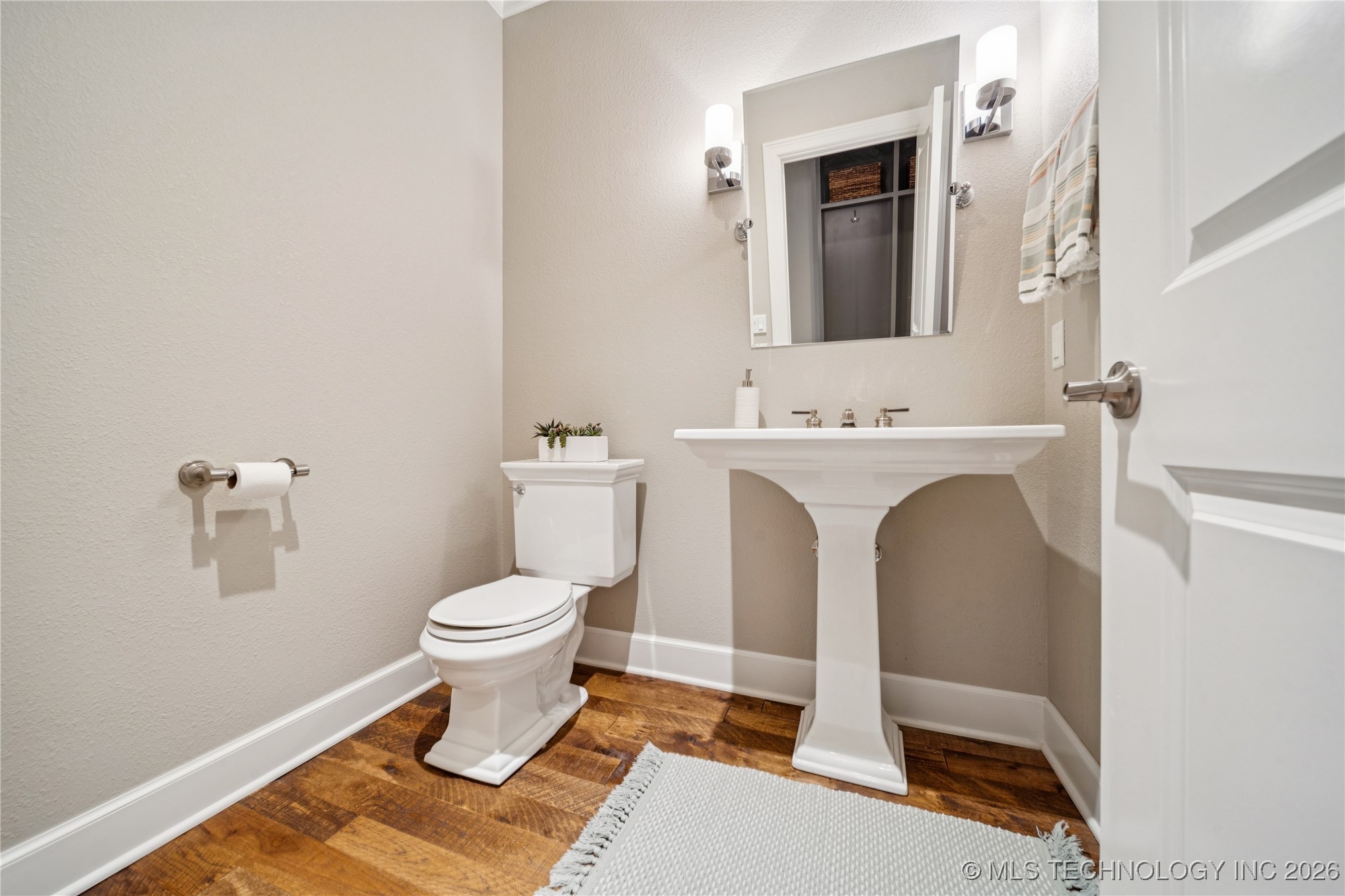 644 W 77th Place Property Photo 40