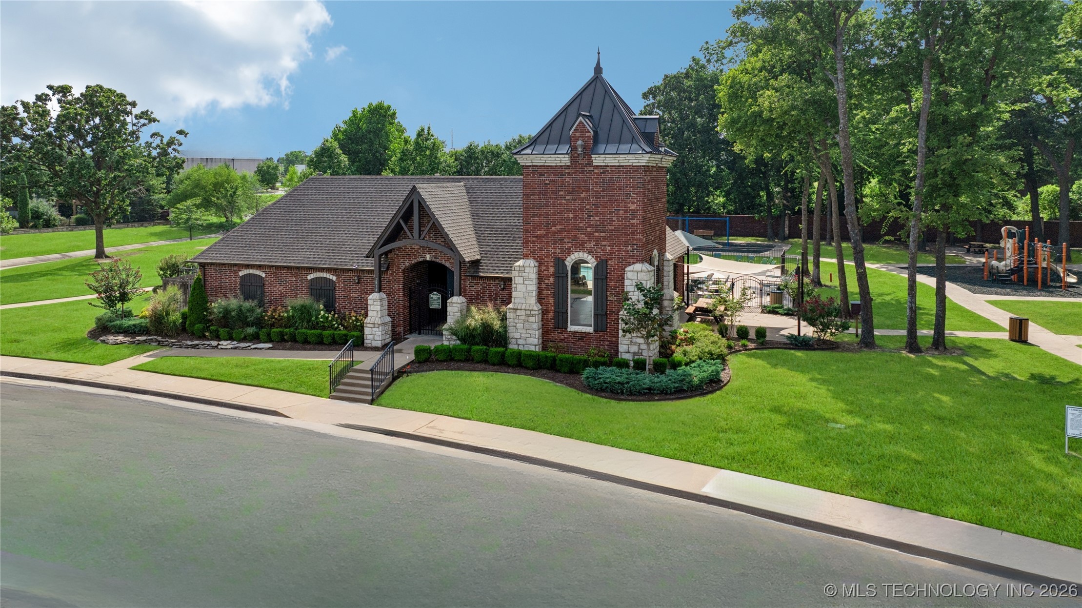 644 W 77th Place Property Photo 60