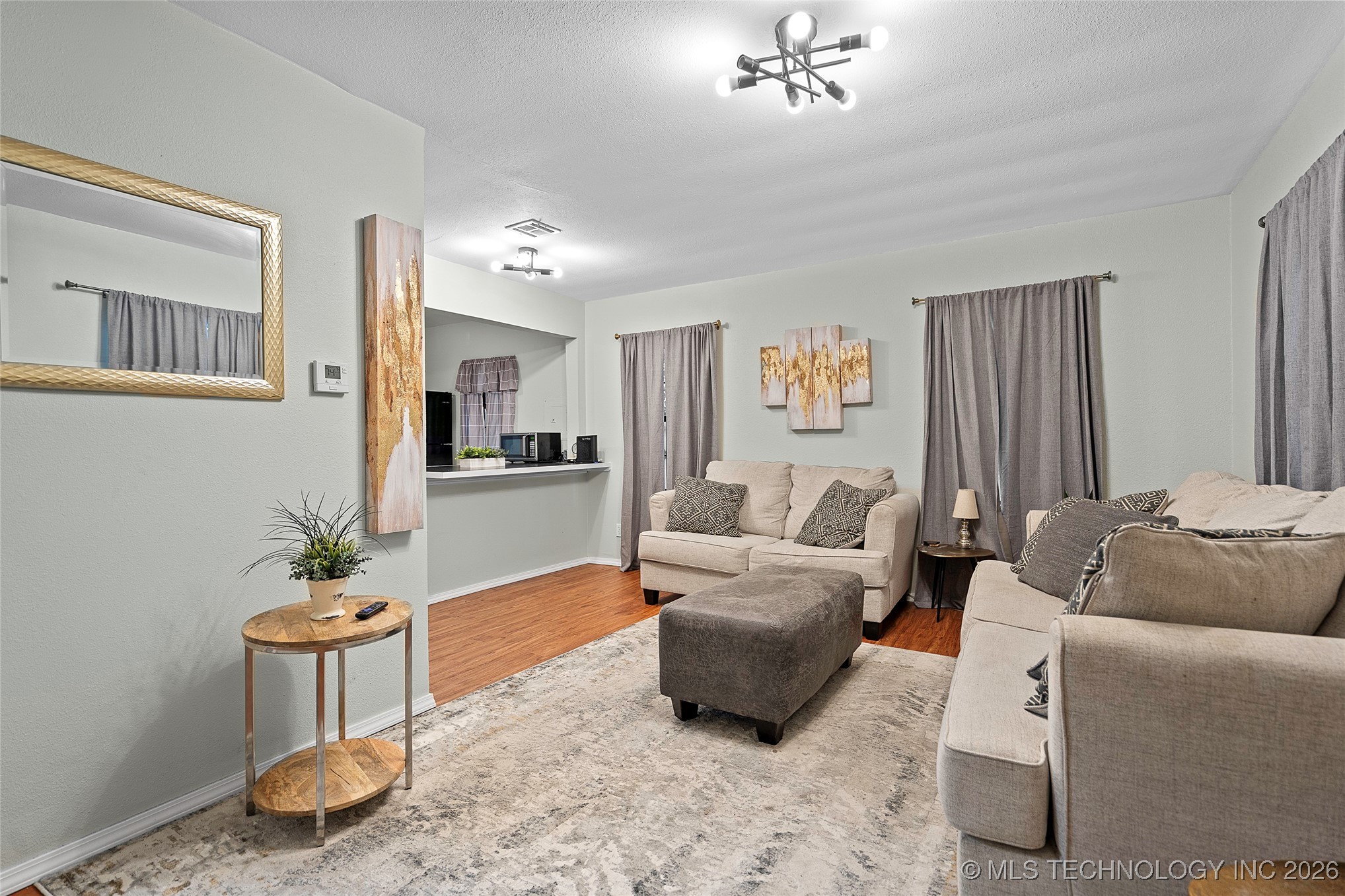 818 Northwest Boulevard Property Photo 3