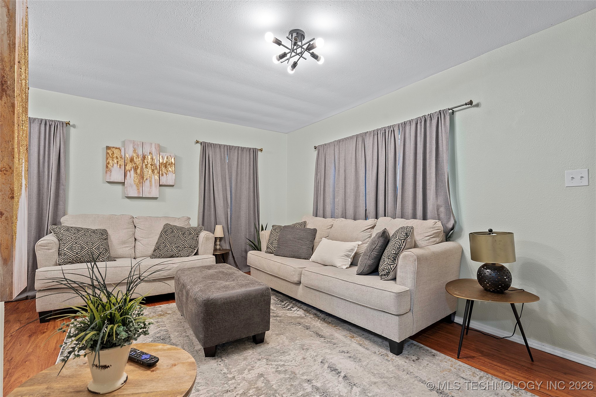 818 Northwest Boulevard Property Photo 4