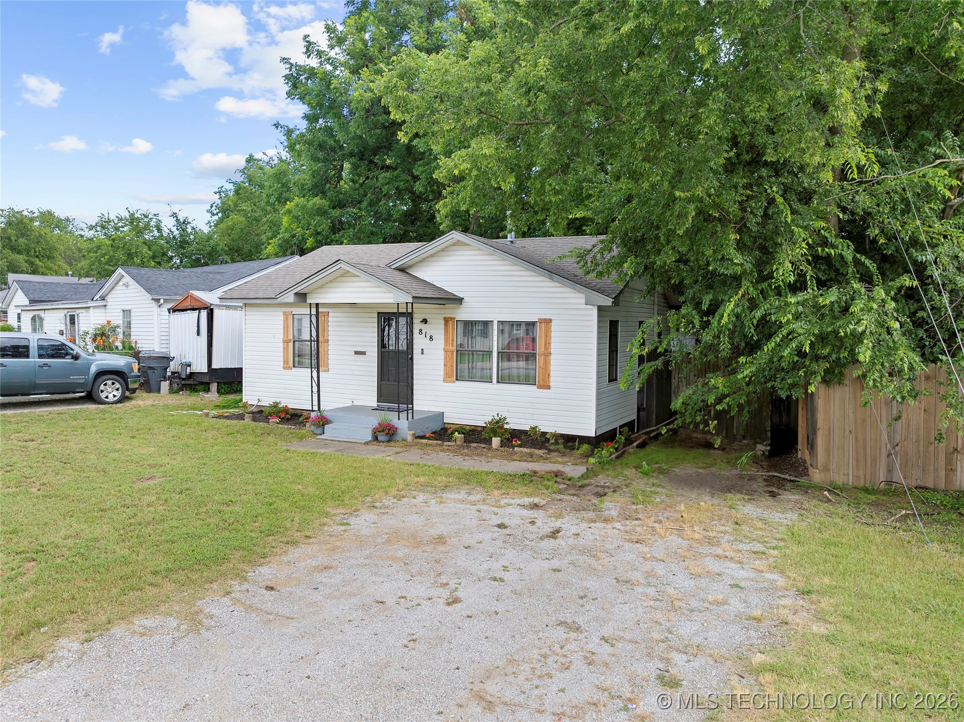 818 Northwest Boulevard Property Photo 19