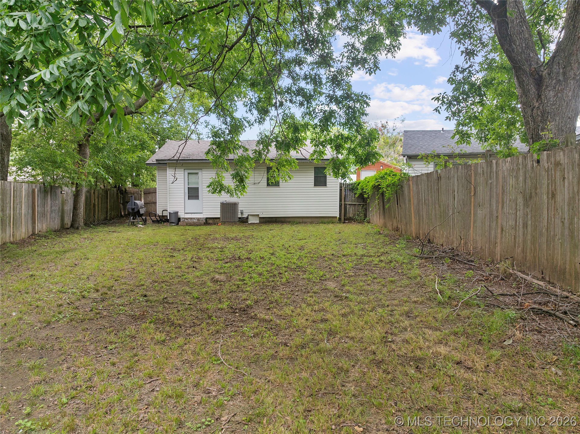 818 Northwest Boulevard Property Photo 23