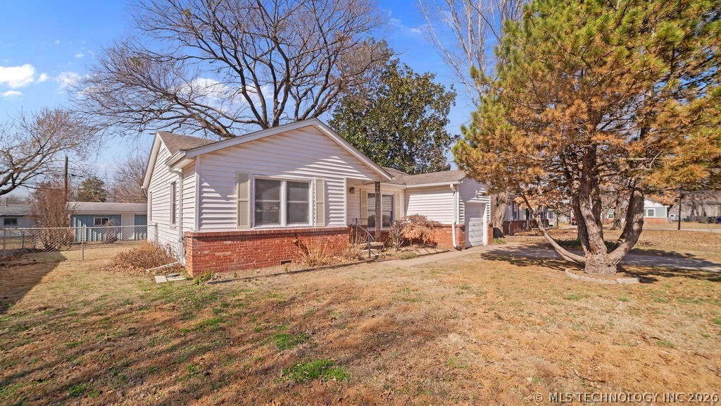 1606 S Ash Avenue Property Photo 2