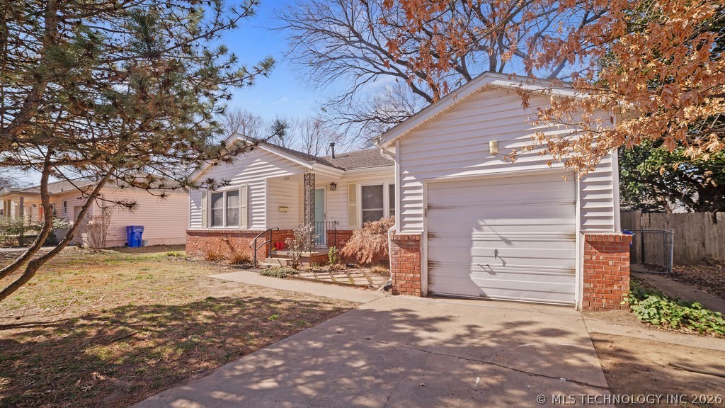 1606 S Ash Avenue Property Photo 3