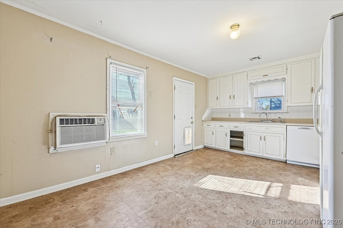 70 E 51st Place Property Photo 5