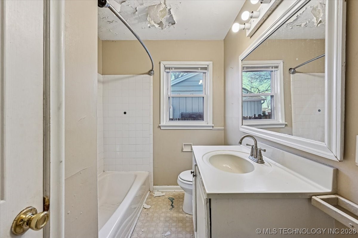 70 E 51st Place Property Photo 12