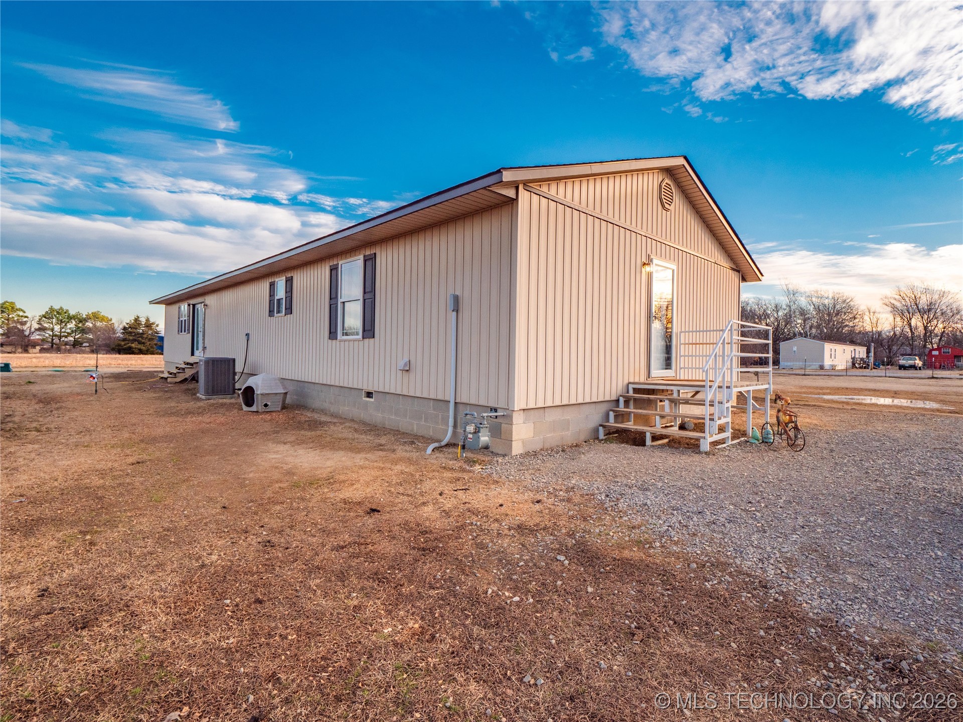 609 1st Street Property Photo 2