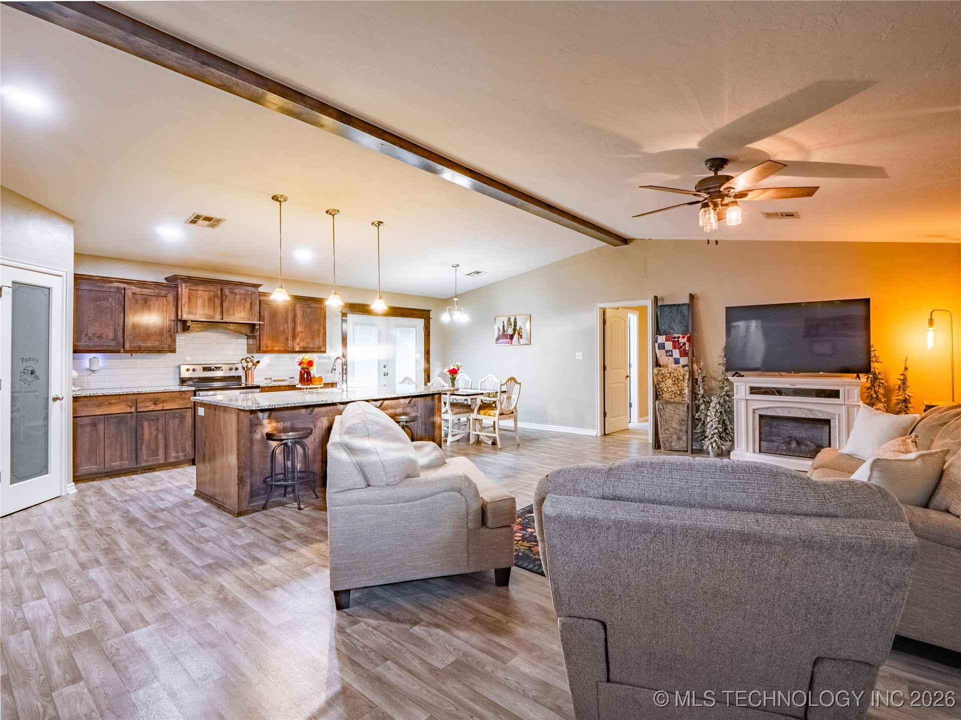 609 1st Street Property Photo 6