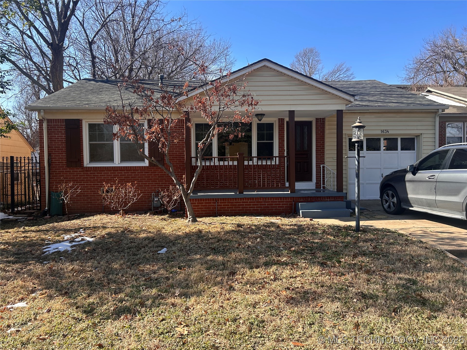 1634 S Lewis Place Property Photo 1