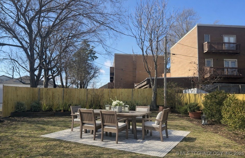 1634 S Lewis Place Property Photo 9