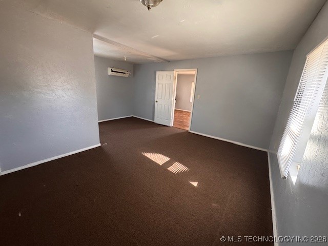 321 S Oak Property Photo 3