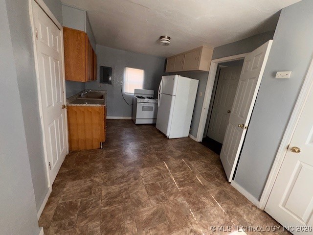 321 S Oak Property Photo 4