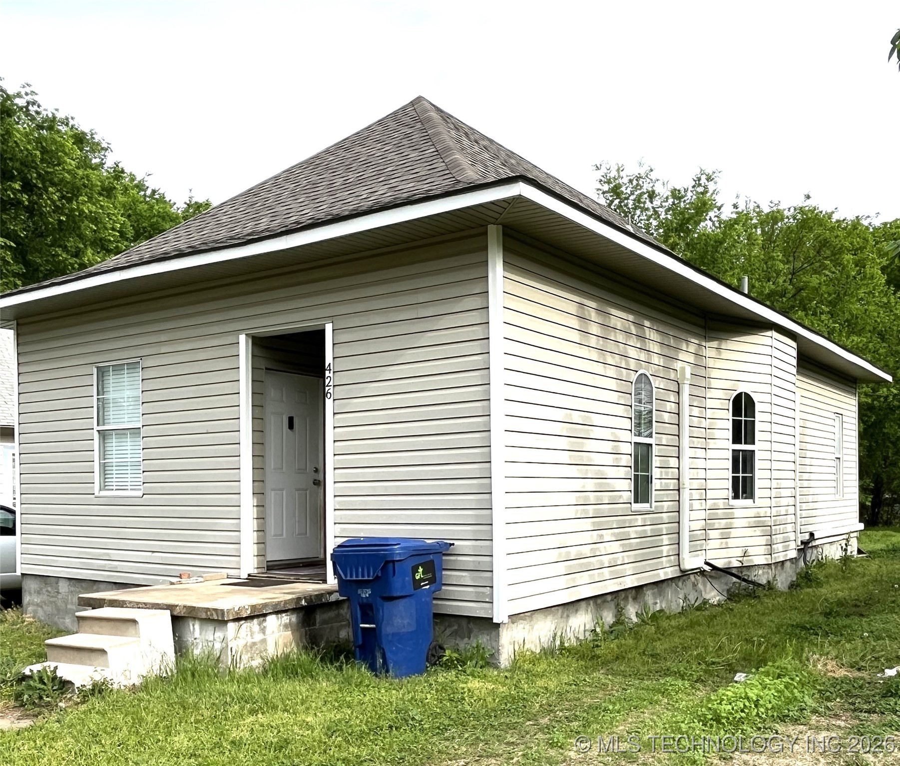 426 E 9th Property Photo 1