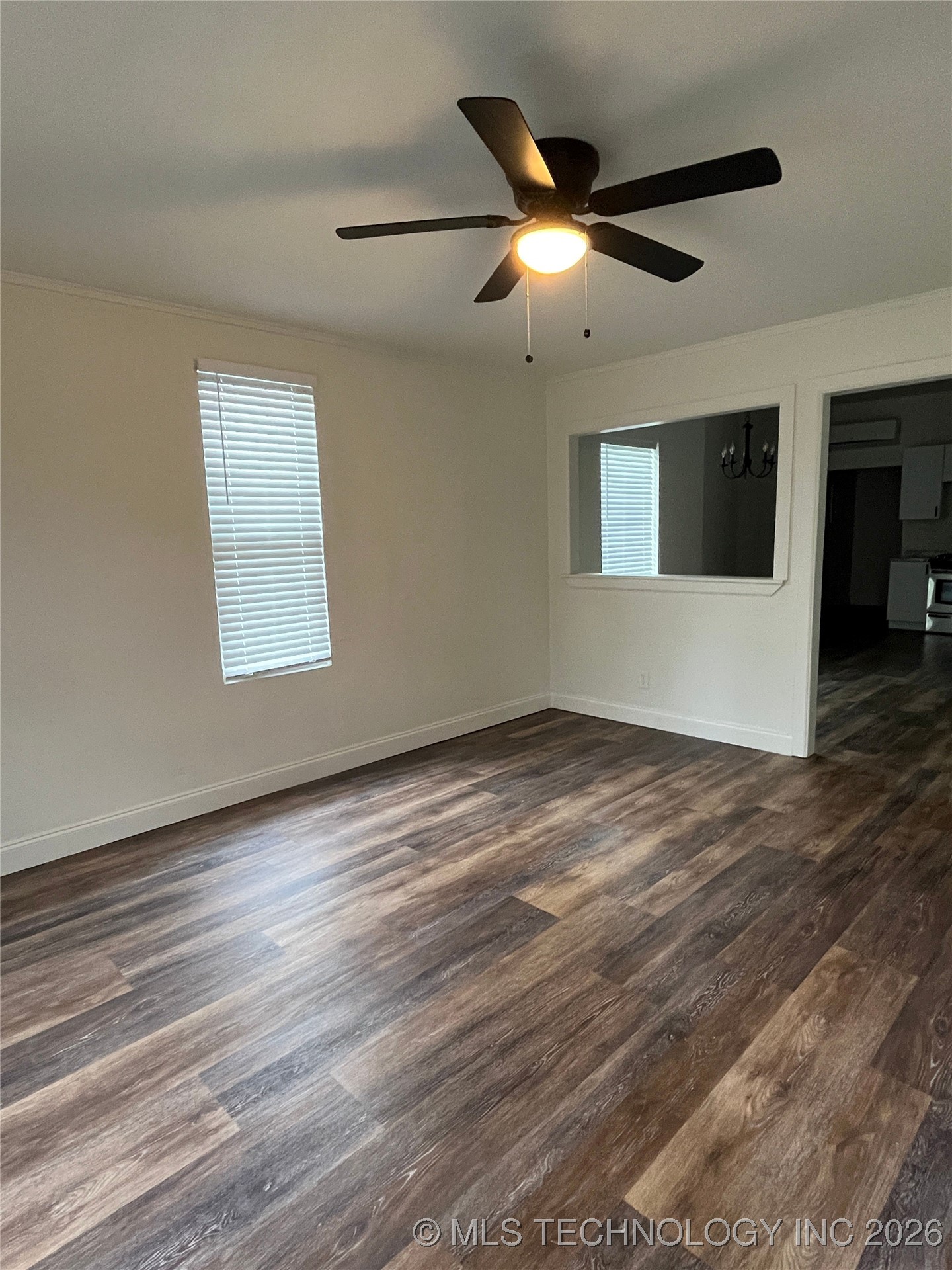 426 E 9th Property Photo 3