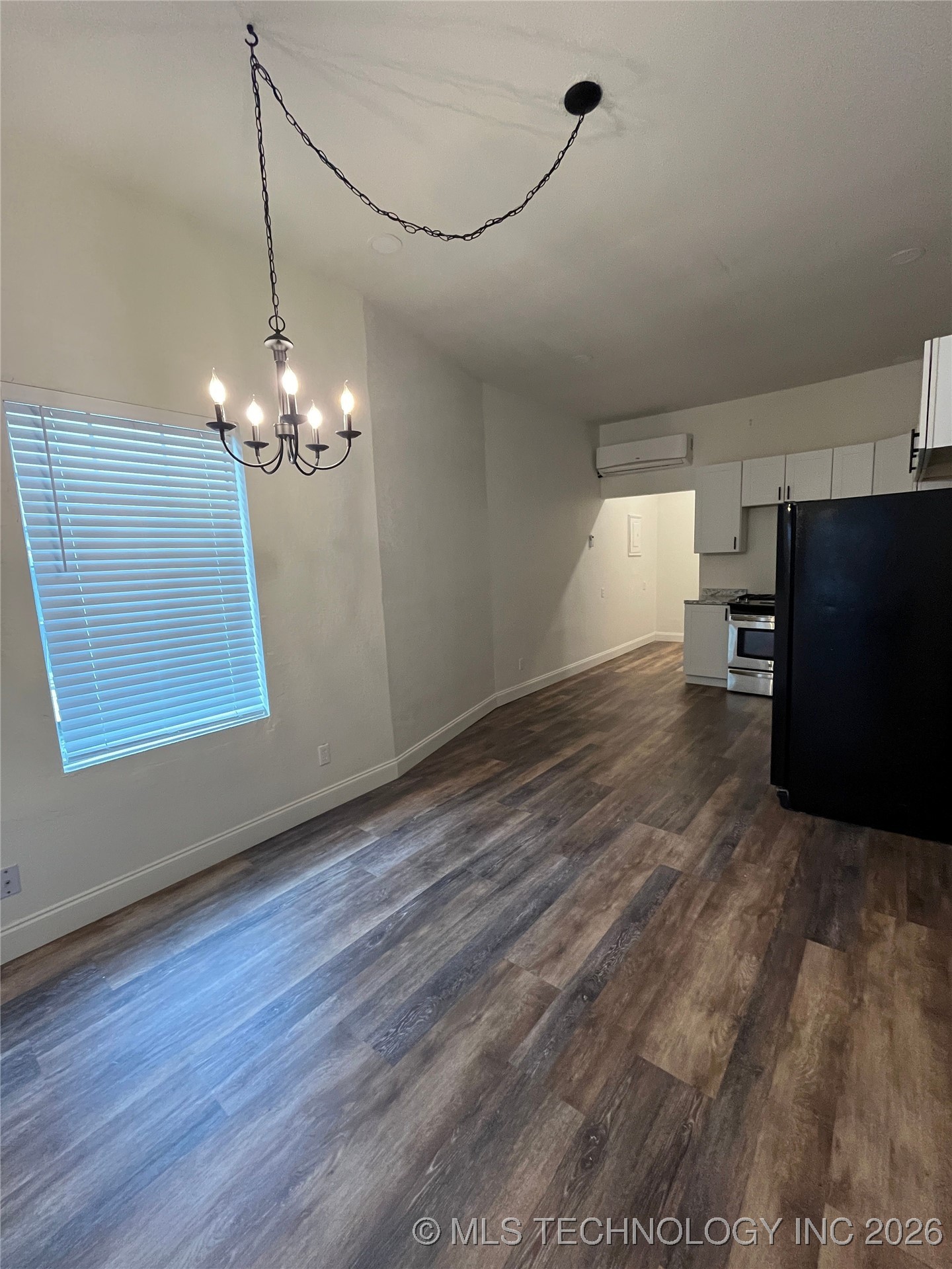 426 E 9th Property Photo 4