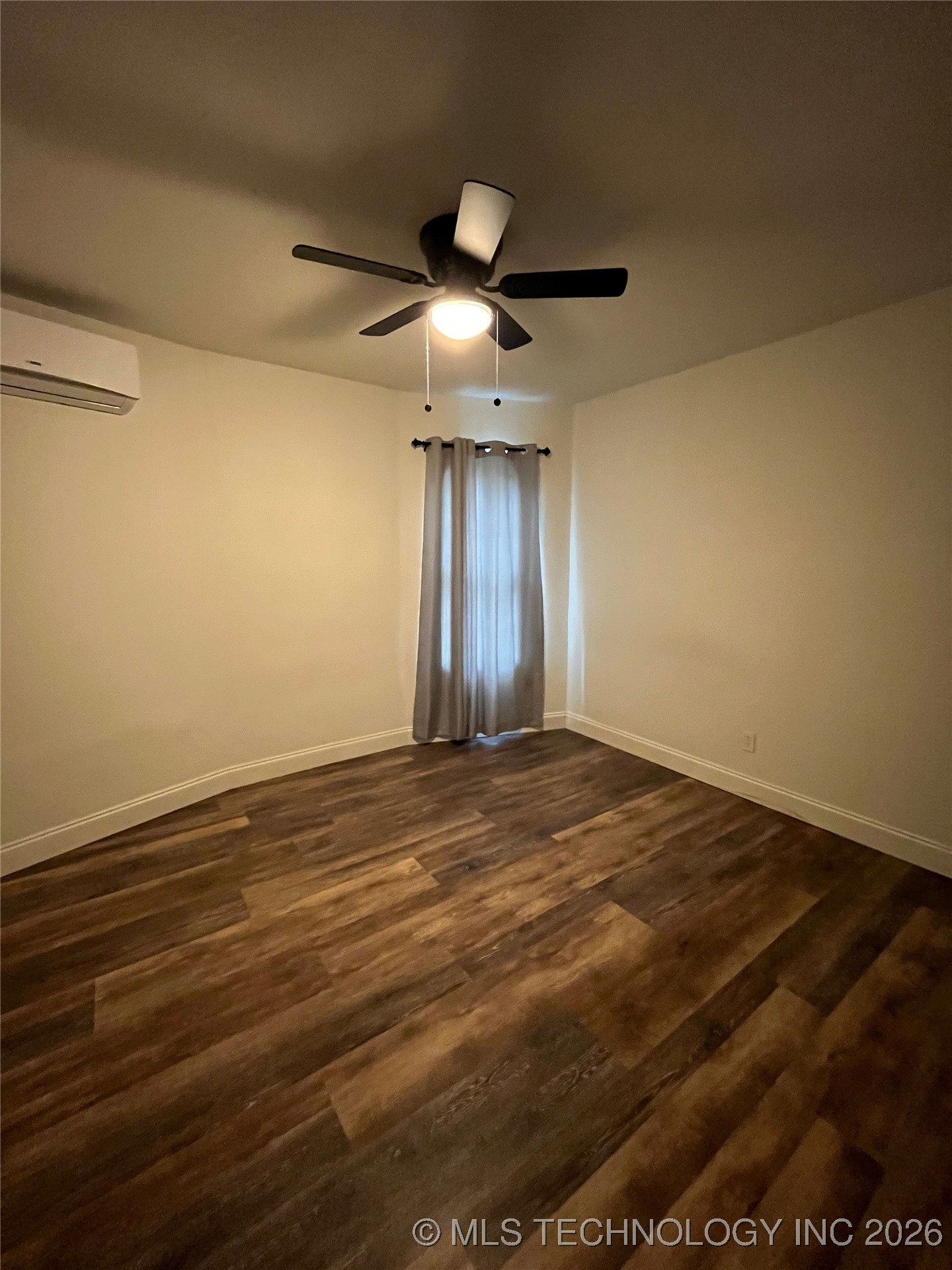 426 E 9th Property Photo 7