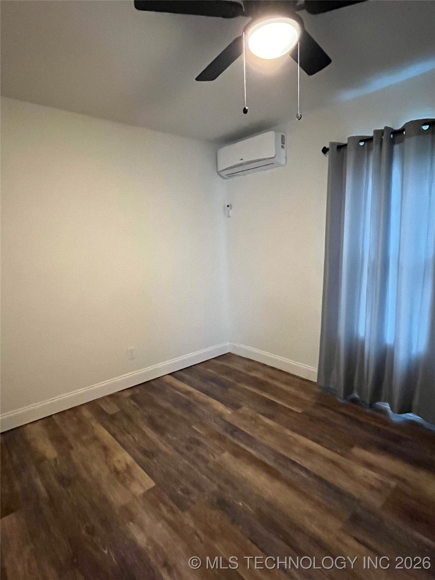 426 E 9th Property Photo 8